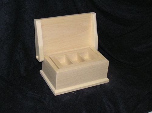 Medium Basswood Box with removable tray and 1" thick top
